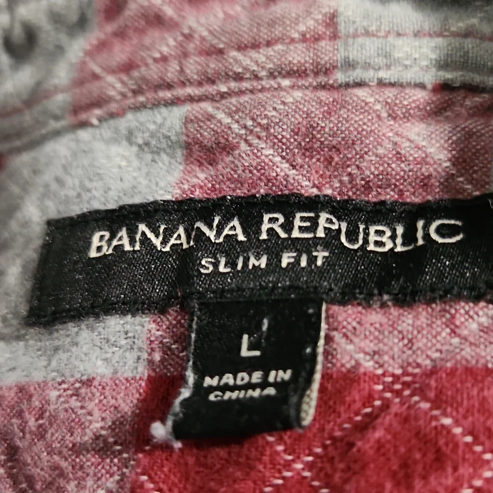 Banana Republic Quilted Red and Gray Casual Button Down Shirt